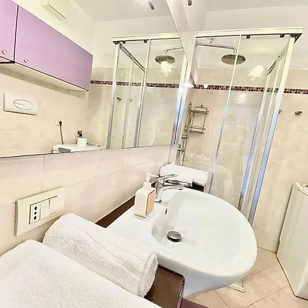 Nel Cuore Di Viale Certosa Milano, Comodo Per Raggiungere Centro Storico, Rho Fiera Milano, Eventi E Concerti, Con Parcheggio Privato Interno A Scelta Apartman Milánó